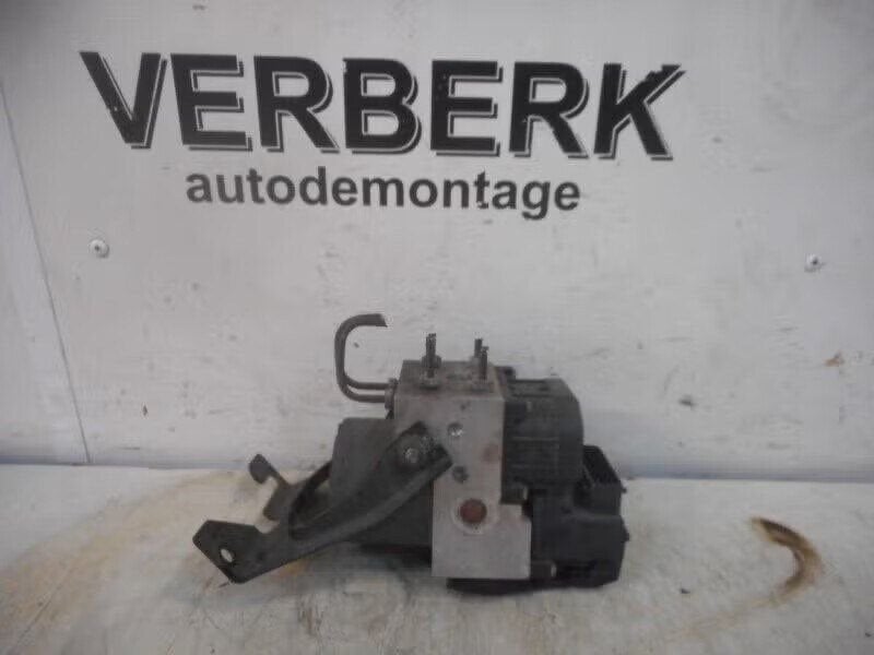 ABS POMP Volvo V40 (VW) (01-1995/06-2004) (0265216462), Robert Bosch AG, Gebruikt, Ophalen of Verzenden, Volvo