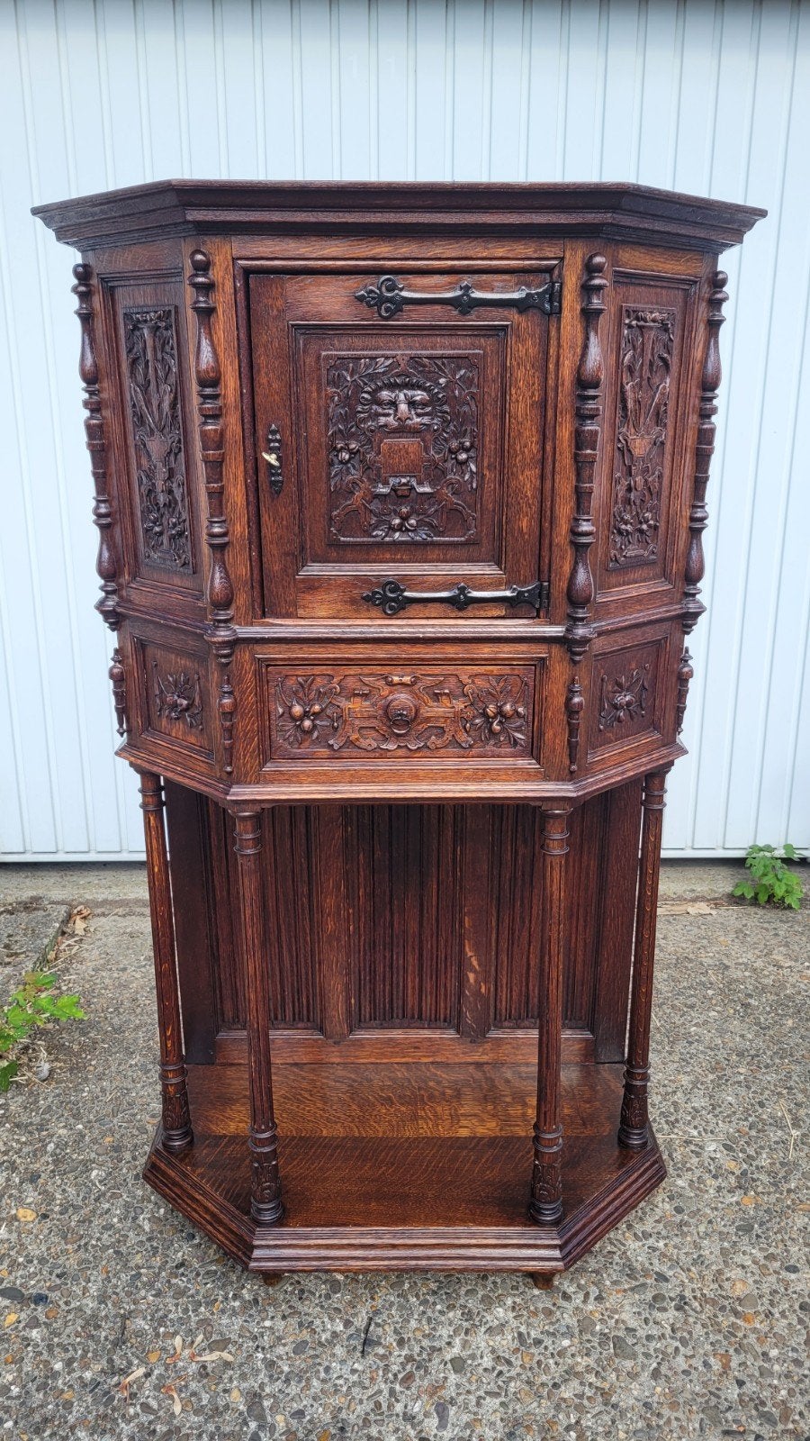 Un buffet ancien en chêne de style Renaissance..., Enlèvement