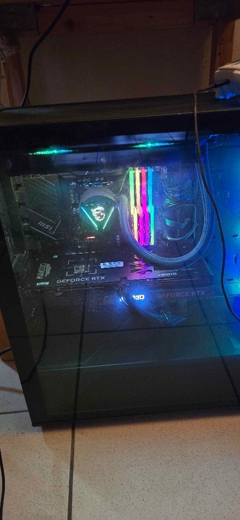 Pc gaming a vendre, Informatique & Logiciels, Ordinateurs de bureau, Comme neuf, 4 Ghz ou plus, SSD, 32 GB, Avec carte vidéo, Avec moniteur