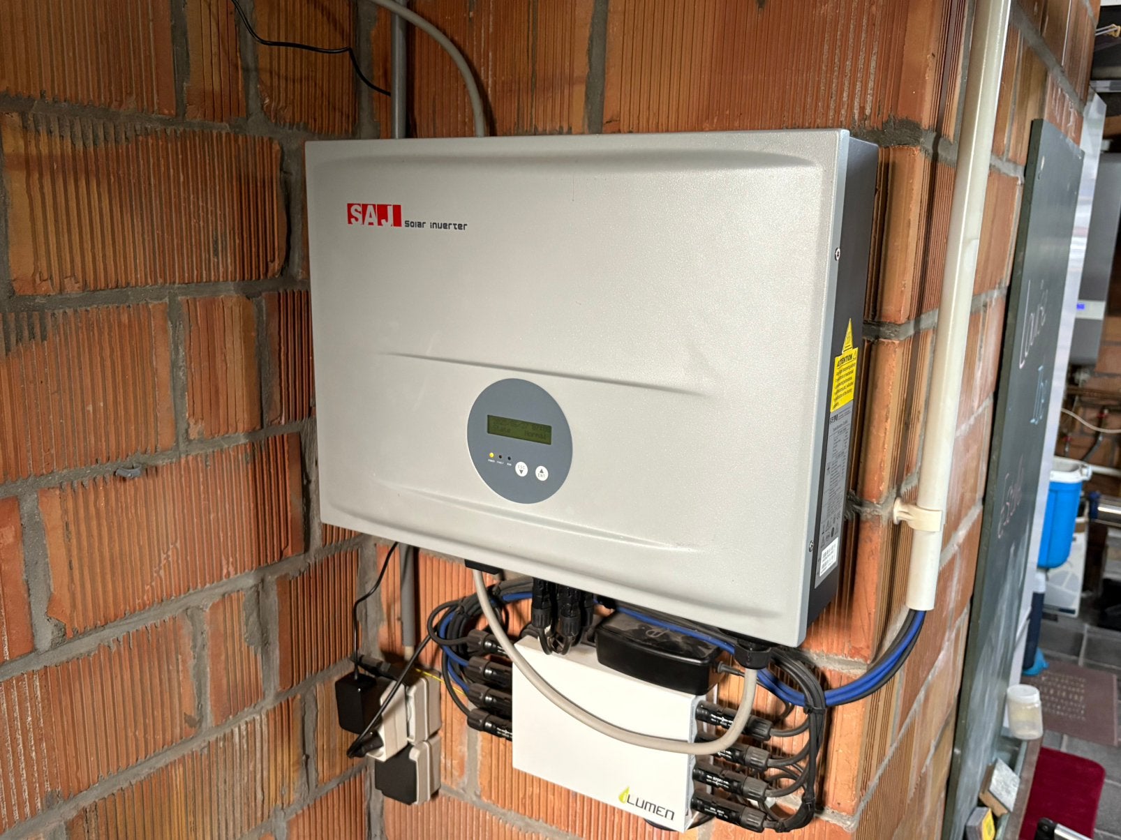 Te koop , SaJ omvormer voor zonnepanelen, Doe-het-zelf en Bouw, Ophalen, Gebruikt