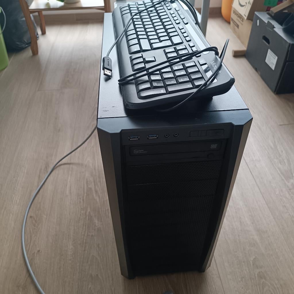 Tour de PC  i3-4130  avec grand boitier Antec et clavier, Informatique & Logiciels, Ordinateurs de bureau, Le pc est monté avec différentes marques