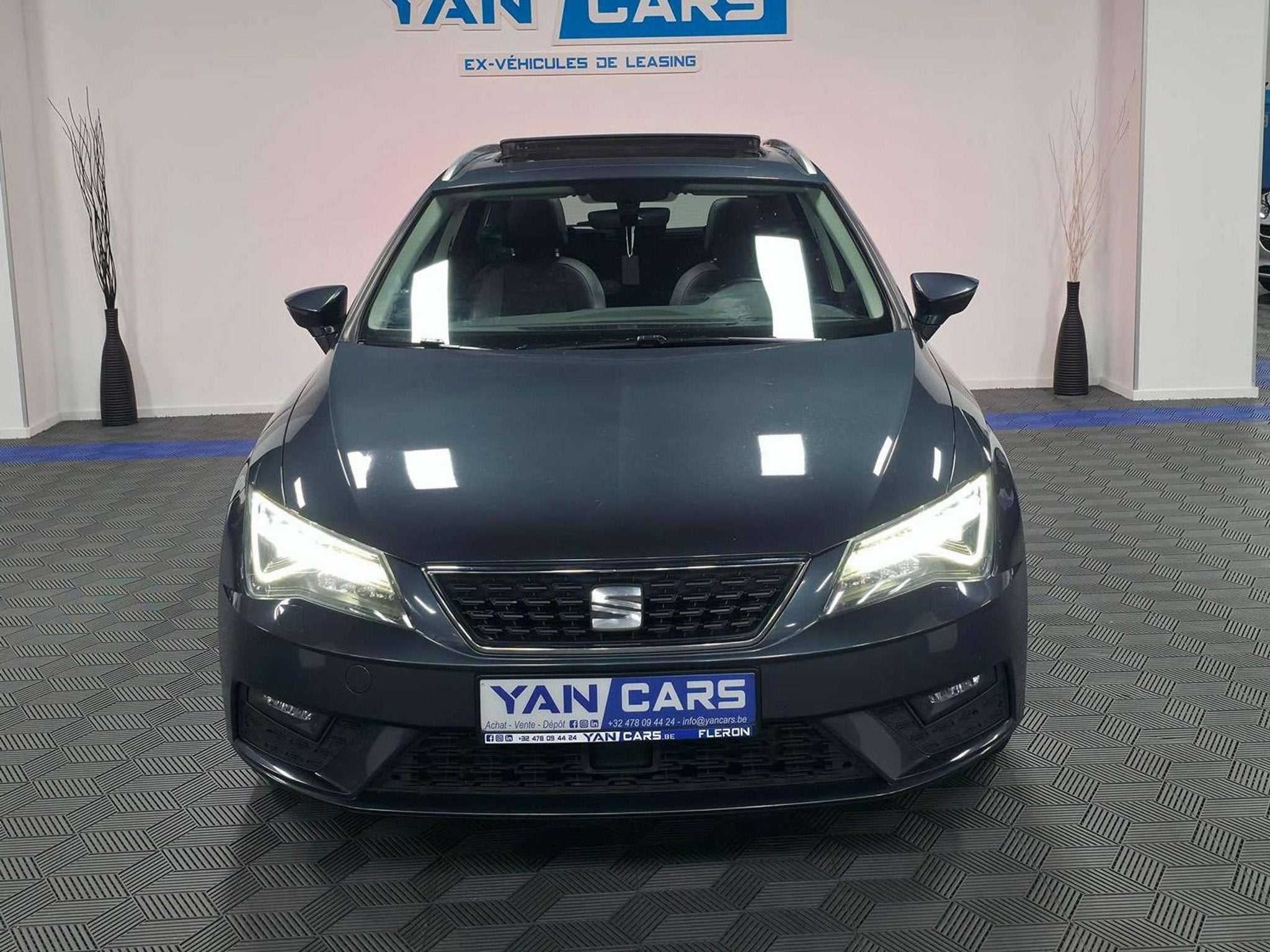SEAT Leon SPORTS TOURER • AUTOMATIQUE DSG7 • ACC • CUI, Autos, Seat, Cuir, Argent ou Gris, Phares entièrement LED, Entreprise