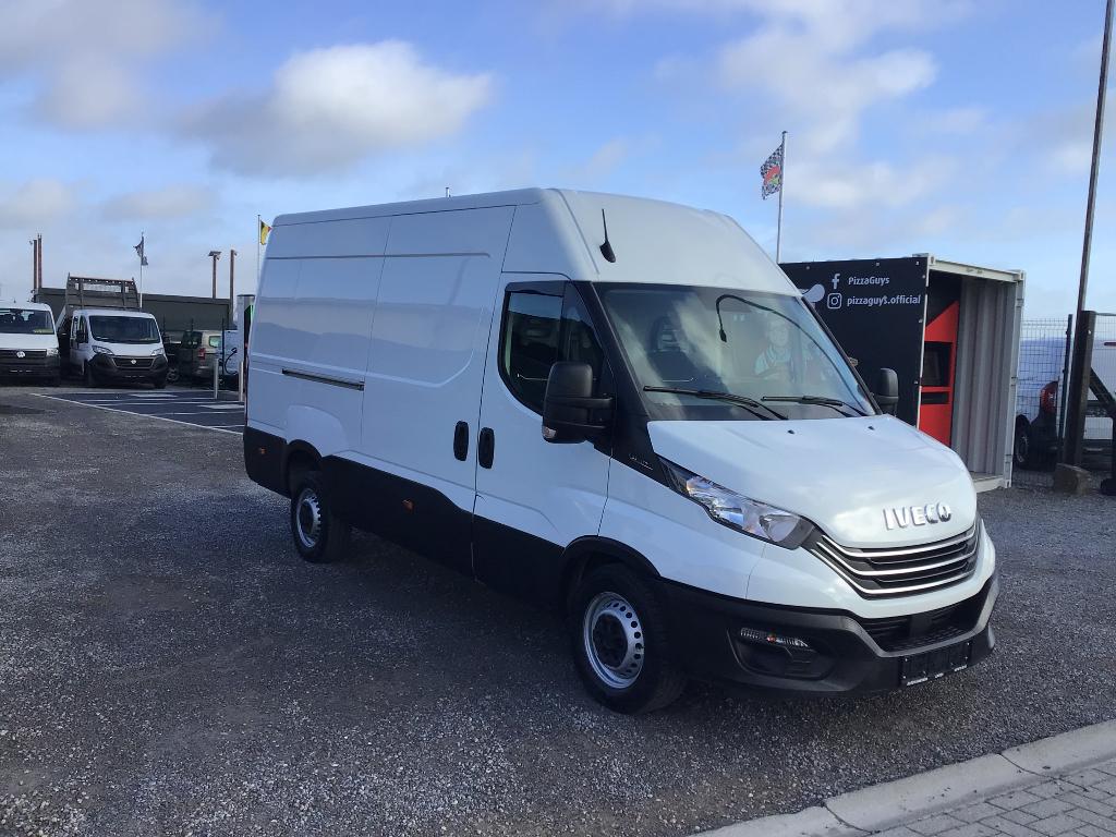 iveco daily l3h2 140pk 2023 trek/3500kg 18950e ex, Auto's, Bestelwagens en Lichte vracht, Bedrijf, Te koop, ABS, Airbags, Airconditioning