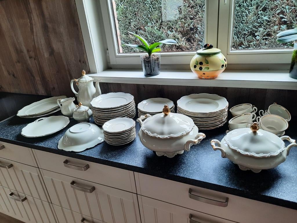 Mitterteich Bavaria 57 servies met goudrandje, Antiek en Kunst, Antiek | Servies compleet, Ophalen
