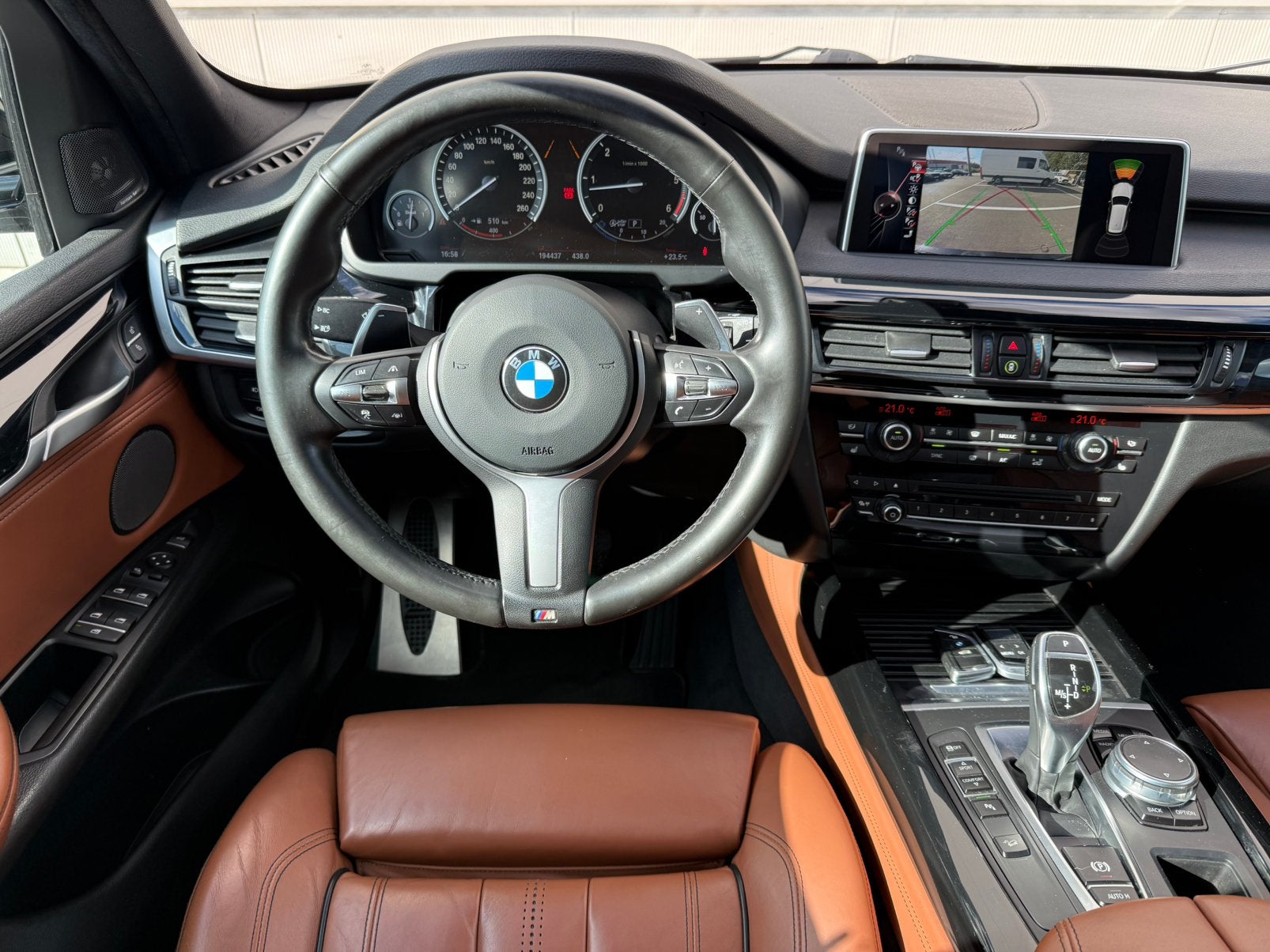 BMW X5 F15 xDrive 40D PANO - HUD - H/K - TREKHAAK, Auto's, Automaat, Dealer onderhouden, 230 kW, 2993 cc