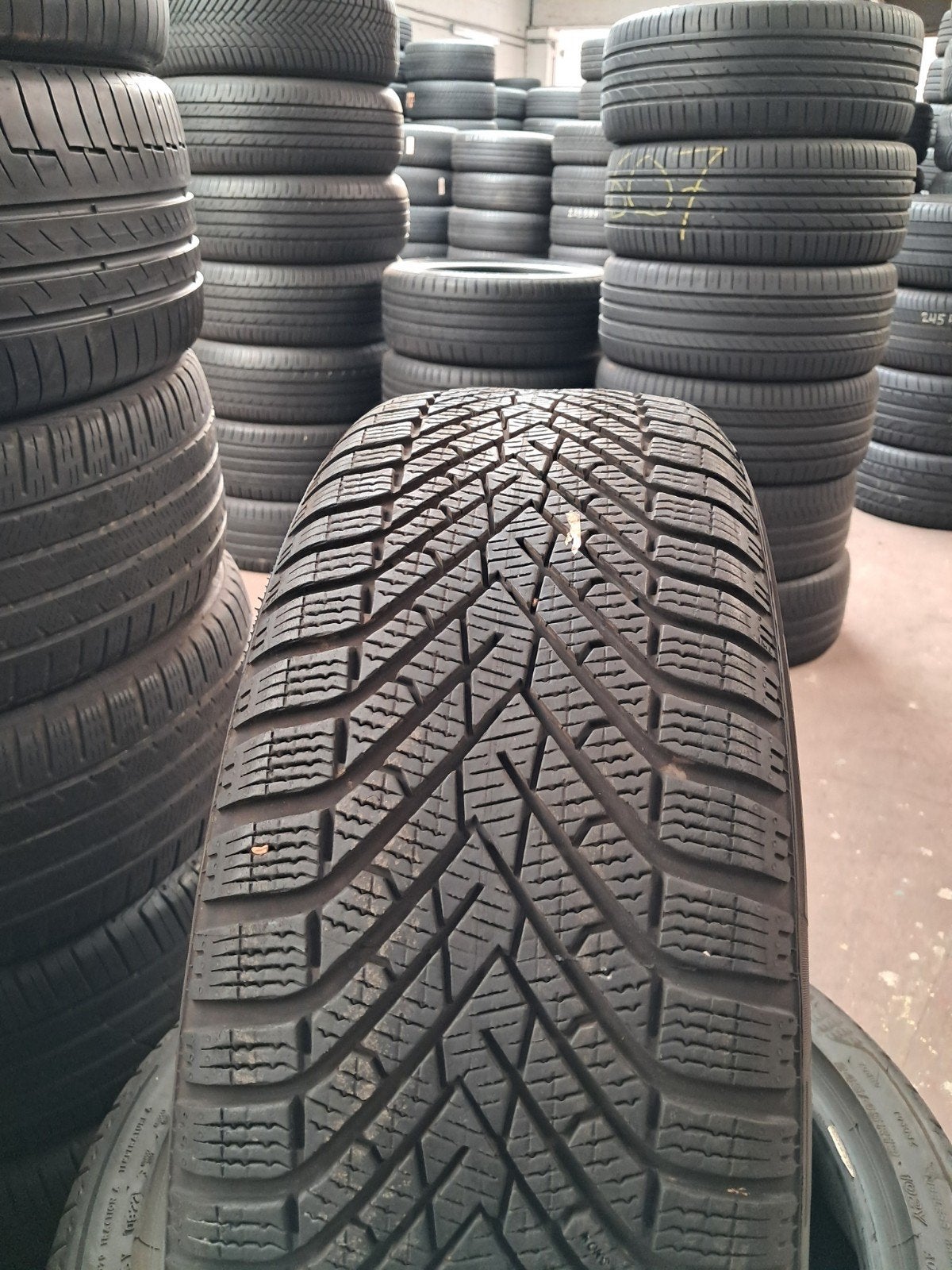 20565r17 205 65 r17 205/65/17 Pirelli Hiver avec montage, Enlèvement ou Envoi