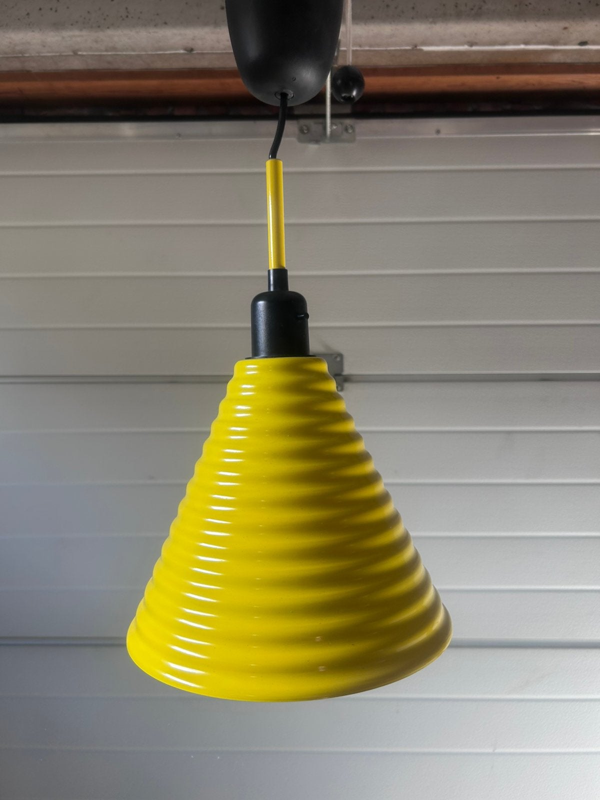 Gele hanglamp - Modern design, Maison & Meubles, Enlèvement, Comme neuf