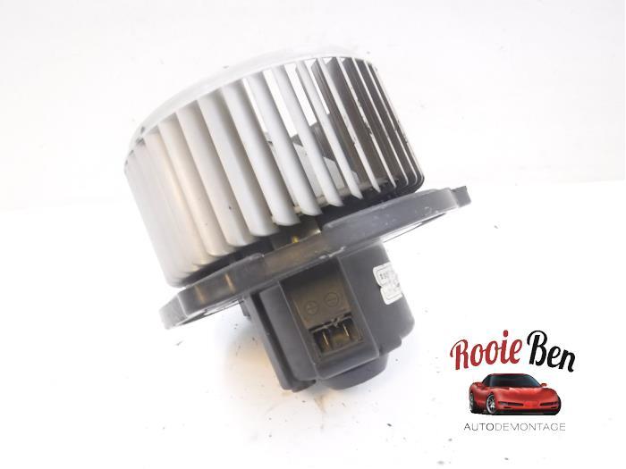 Moteur de ventilation chauffage d'un Kia Carnival, Kia, -, 3 mois de garantie, Utilisé