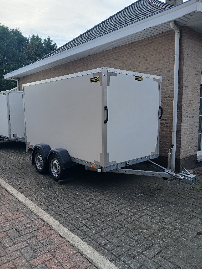gesloten aanhangwagens roca, Ophalen, Zo goed als nieuw