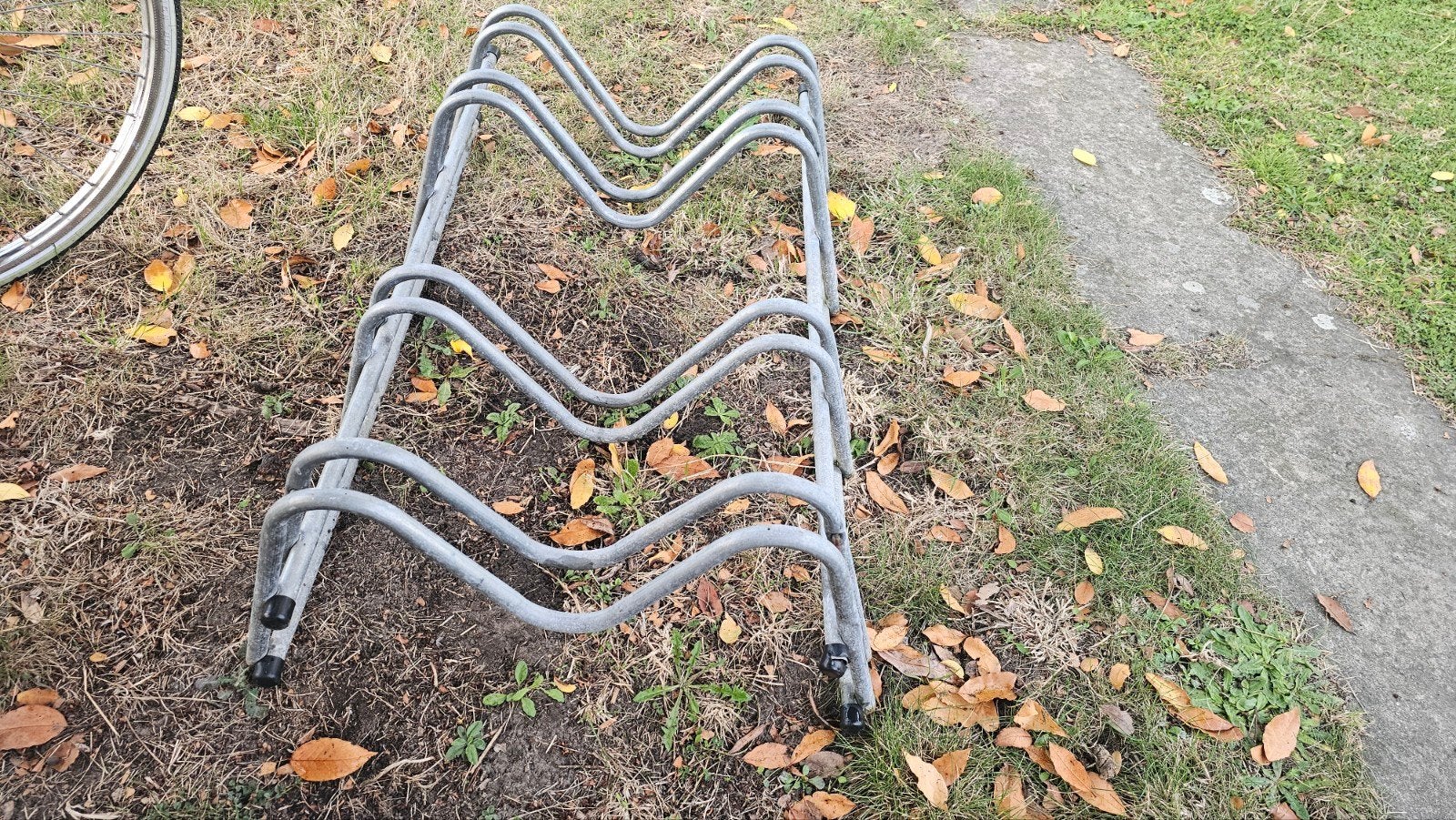 Metalen fietsenrek voor 4 fietsen (Paperclip model), Ophalen