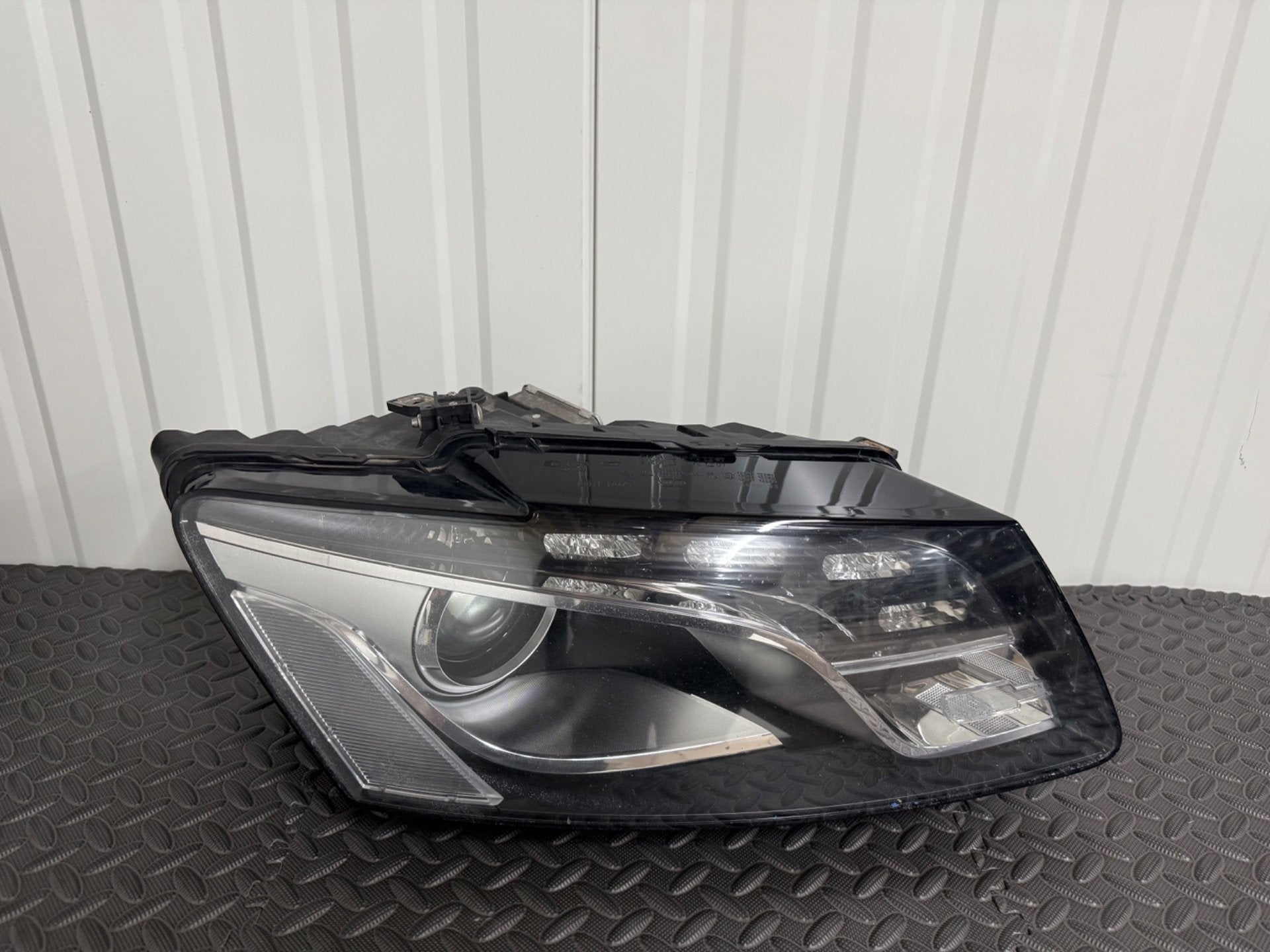 Phare avant droit LED x non pour Audi Q5 8R 8R 8R0941030AJ, Autos : Pièces & Accessoires, Éclairage, Neuf, AUDI AG, Auto-Union-Strasse 1
85045  Ingolstadt, DE