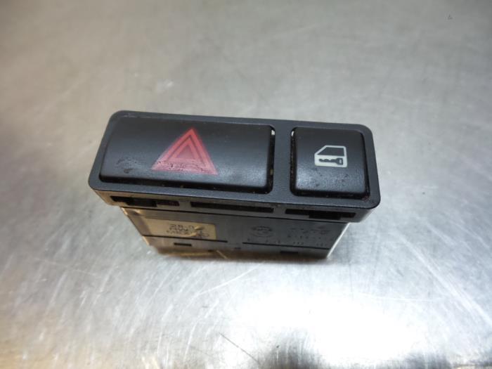 Commutateur éclairage d'urgence d'un BMW 3-Serie (3-Serie 9, -, Utilisé, -, Enlèvement ou Envoi