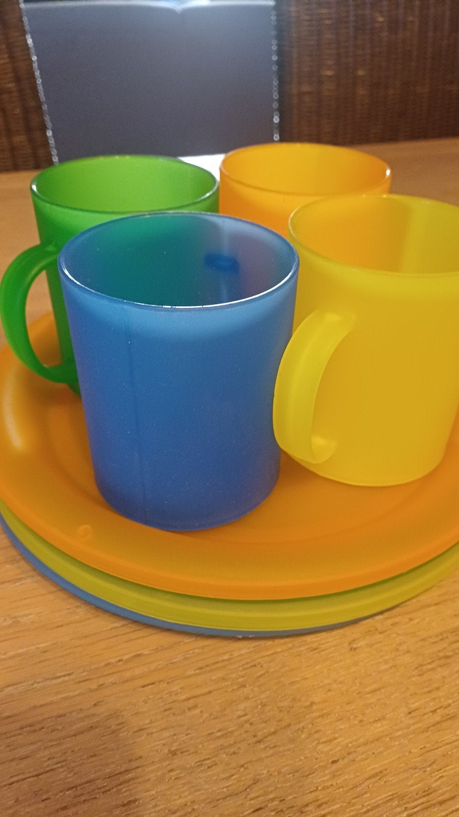 4 bekers - 4 borden een set voor kinderen, Caravanes & Camping, Accessoires de camping, Enlèvement ou Envoi, Comme neuf
