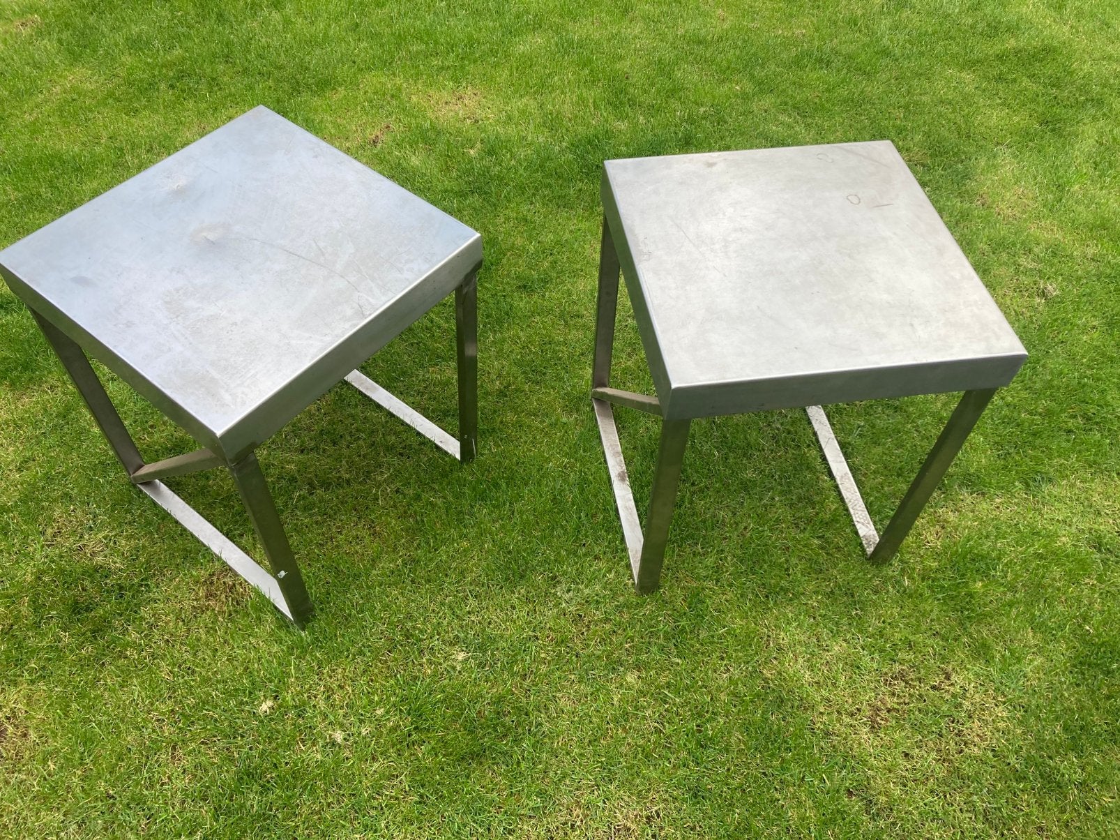 2 tables en acier inoxydable, Enlèvement, Utilisé