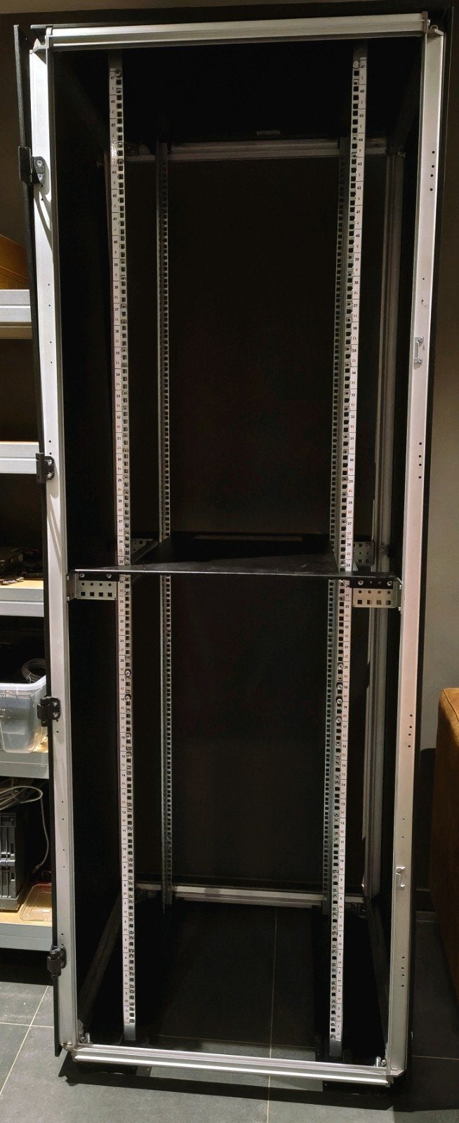 Baie serveur GigaMedia 47U – 19" – 4 portes – 80  85  220, Enlèvement