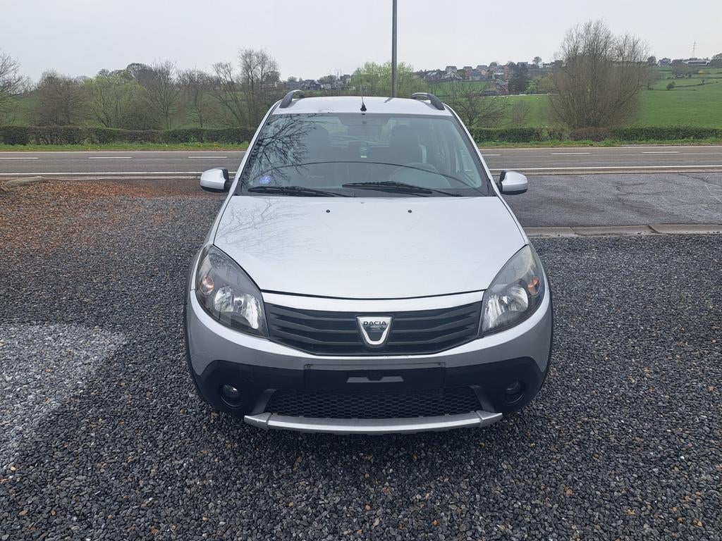 Dacia sandero stepway 1.6i 2012 173000km. Feuilles rose., Autos, Achat, 5 portes, 5 places, Sandero