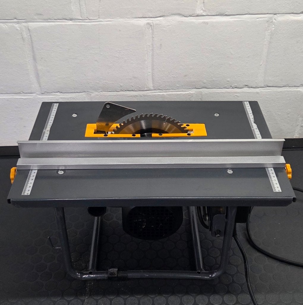 Scie circulaire sur table, 600 à 1200 watts, 30 à 70 mm, Enlèvement, Utilisé
