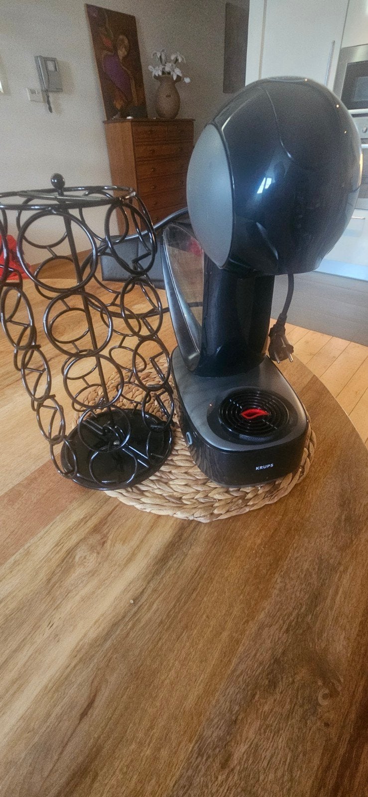 Cafetière Krups Dolce Gusto + porte-gobelet, Electroménager, Réservoir d'eau amovible, Dosettes et capsules de café, Utilisé, 4 à 10 tasses