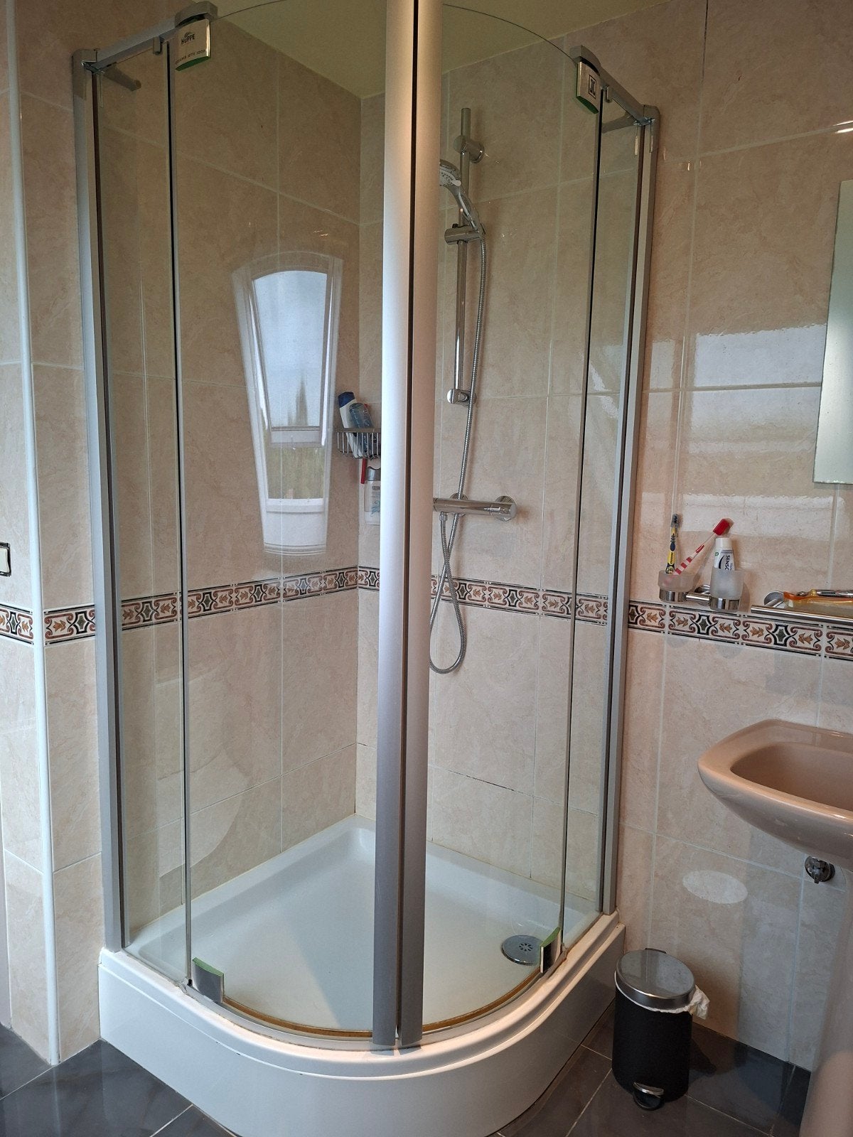 Te Koop badkamer onderdelen Douche,Lavabo,Bad,kast,Chauffage, Ophalen, Gebruikt, Met bad