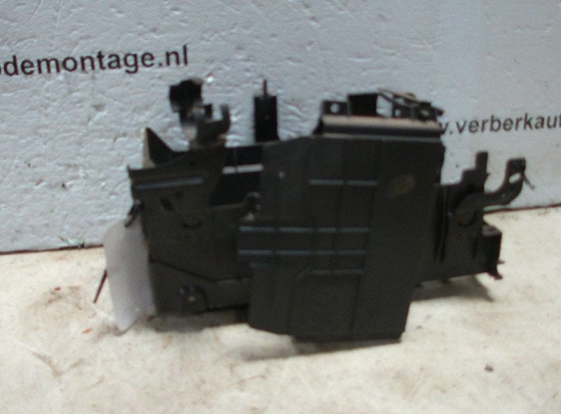 BAC A BATTERIE Astra J (PC6 / PD6 / PE6 / PF6) (13354420), Opel, Opel Automobile GmbH, Utilisé, Kontakt-opel@opel.com