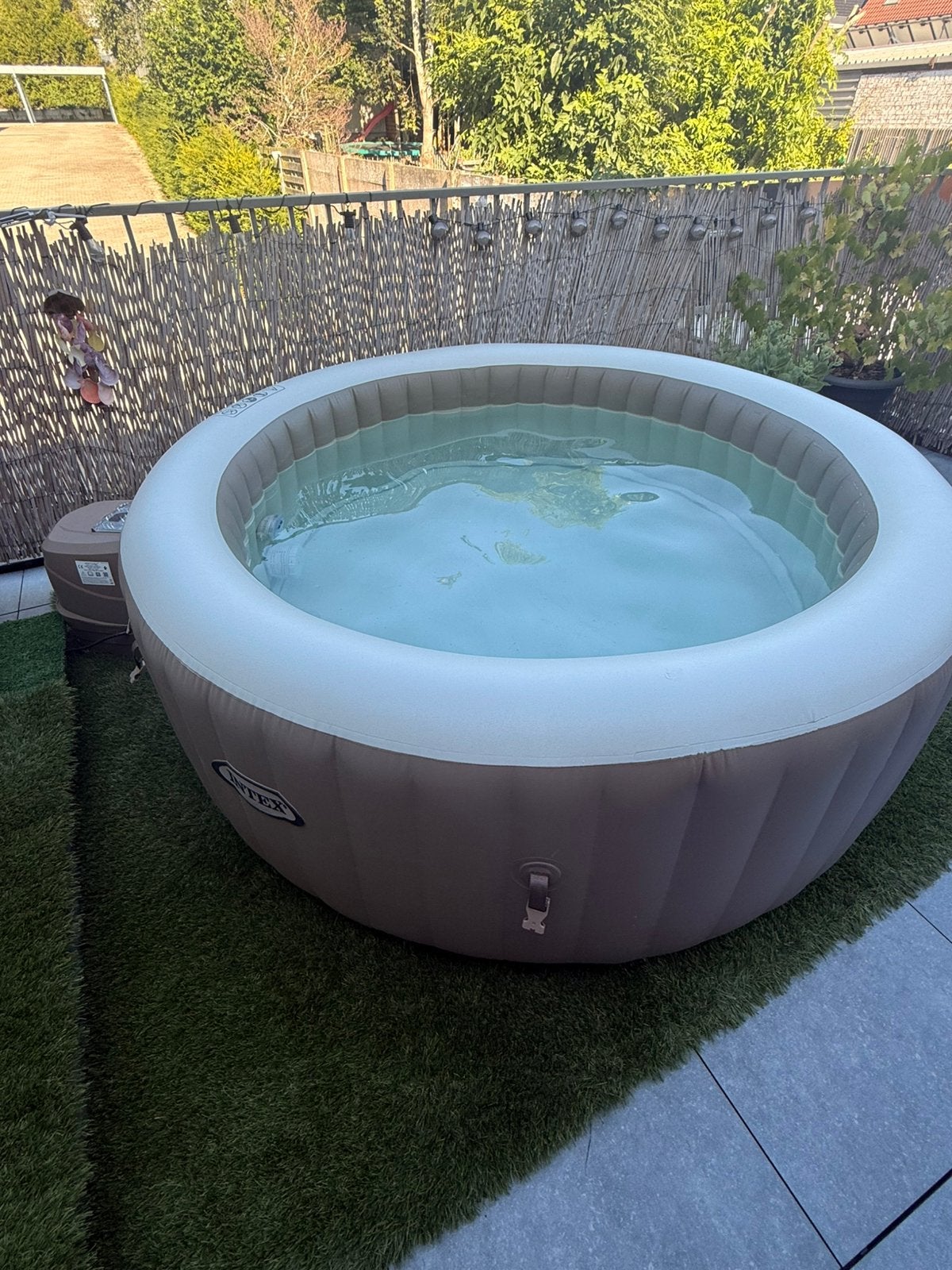 Jacuzzi samen met alle onderdelen plus tientallen filters ., Tuin en Terras, Ophalen, Opblaasbaar, Zo goed als nieuw, Inbouw