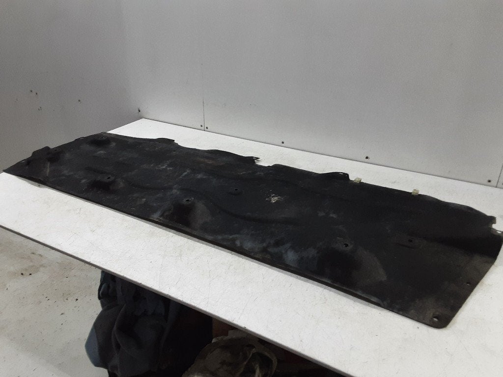 PLAQUE ARRIÈRE AVANT DROIT BMW 1 serie (F40) (01-2019/-), Utilisé, BMW, Petuelring 130
80809  München, DE, Bayerische Motoren Werke AG
