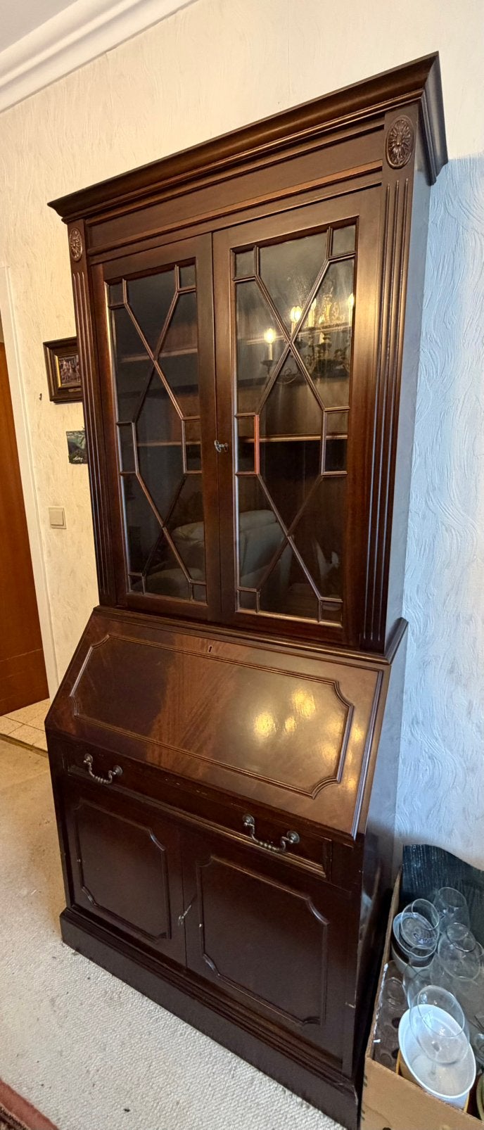 Secrétaire-Vitrine en acajou de style classique / Louis XVI, Enlèvement