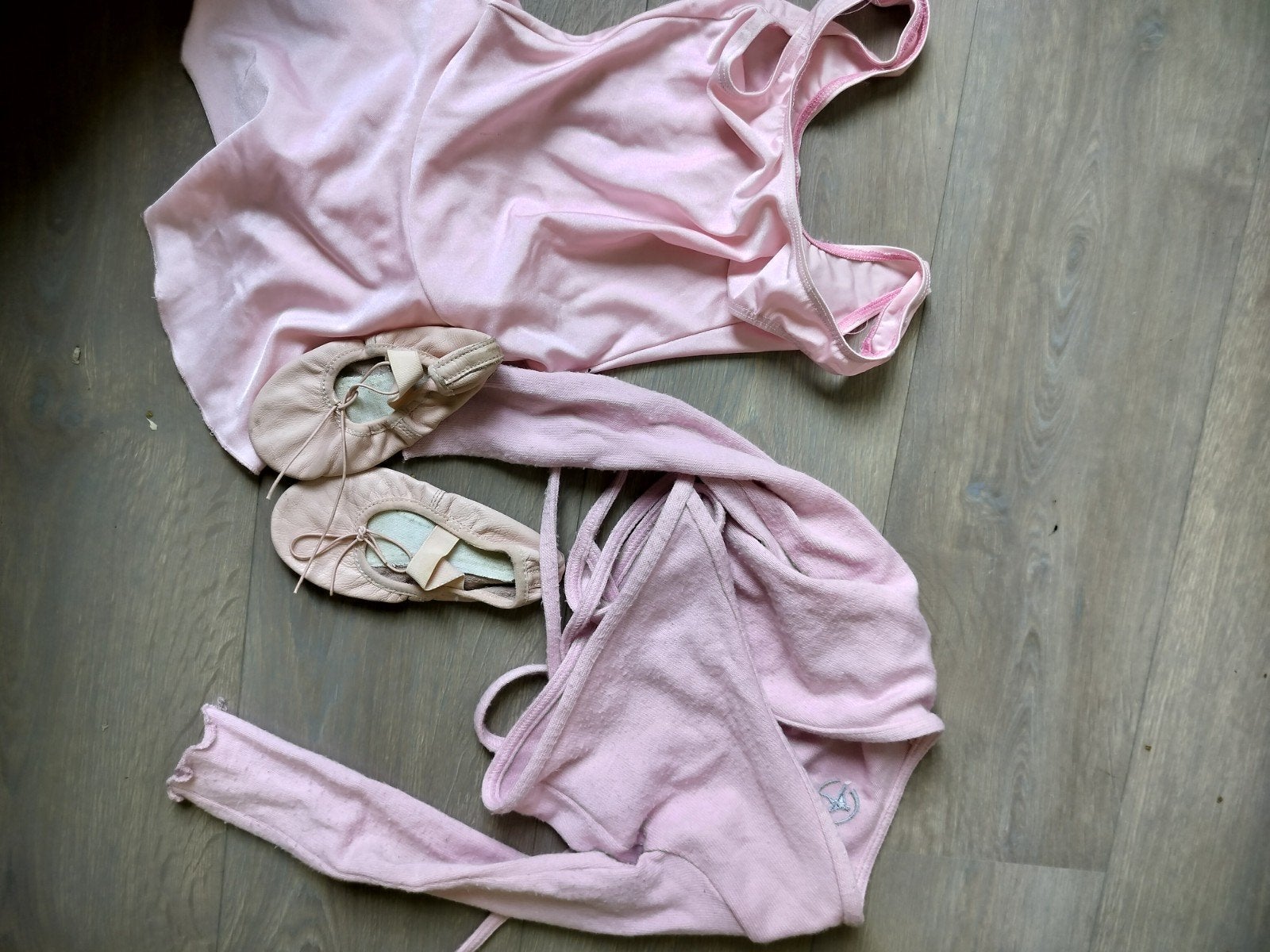 balletpak balletoutfit Il Cigno 122/128, Sports & Fitness, Ballet, Enlèvement ou Envoi