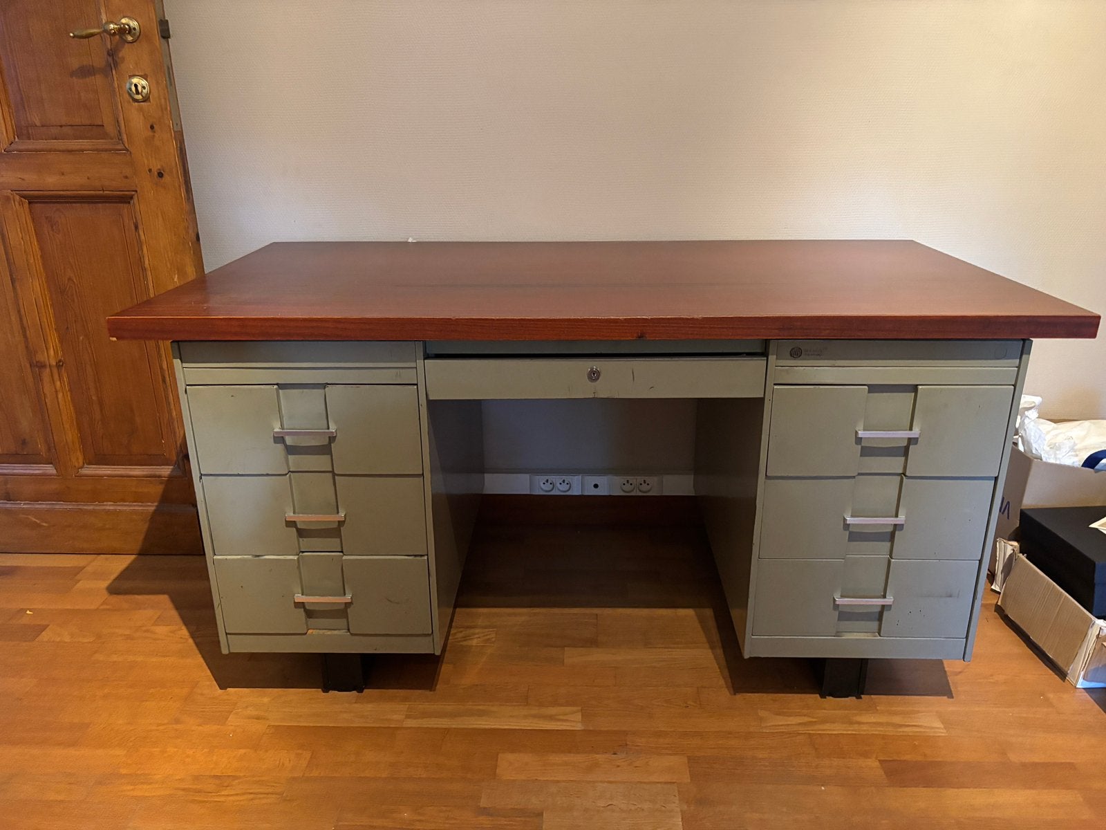 Stevige bureau, Huis en Inrichting, Ophalen, Gebruikt, Metaal, Secretaire