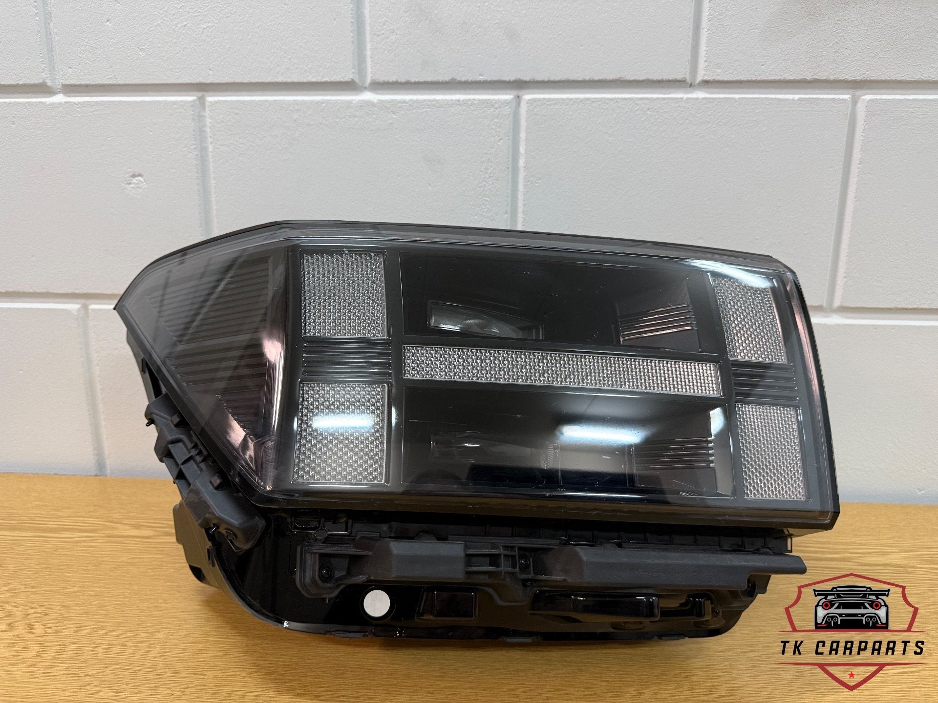 Phare avant droit enti rement DEL pour Hyundai Santa Fe IV 5, Heolleung-ro 12
06797  Seoul, Info@hyundai.com, Utilisé, Hyundai