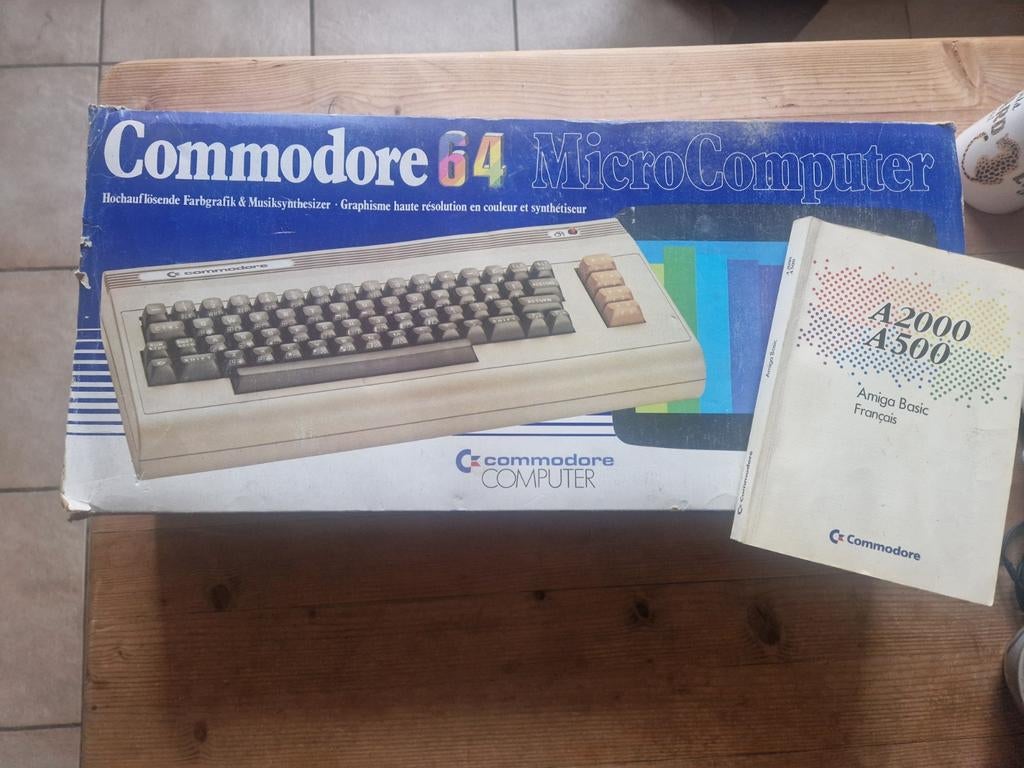 Commodore 64 à vendre (ne fonctionne pas).