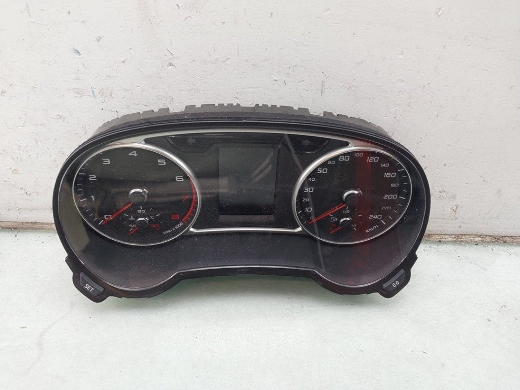 INSTRUMENTS DE BORD A1 Sportback (8XA / 8XF) (|8X0920930G|), Autos : Pièces & Accessoires, Audi, Utilisé, Continental AG, Continental-Plaza 1
30175  Hannover, DE