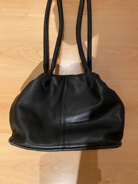 schoudertas zwart leer, Handtassen en Accessoires, Tassen | Schoudertassen, Ophalen of Verzenden, Gebruikt, Zwart, Leer