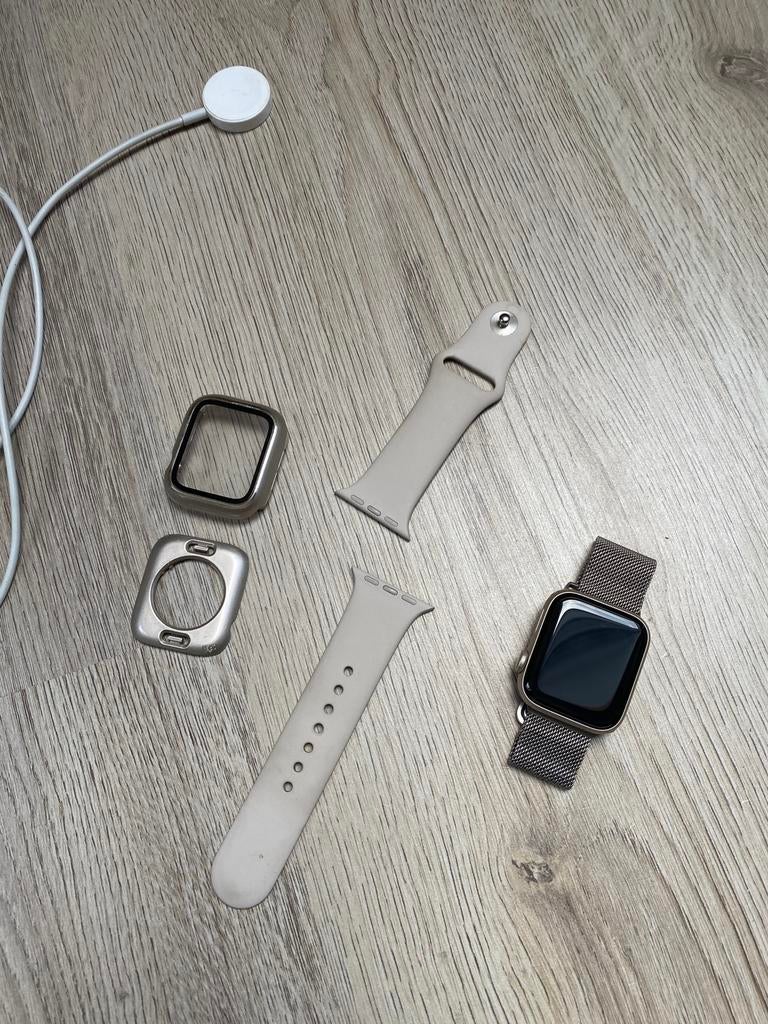 Apple Watch SE (2022) 40mm Starlight Aluminium, Ophalen of Verzenden, Zo goed als nieuw