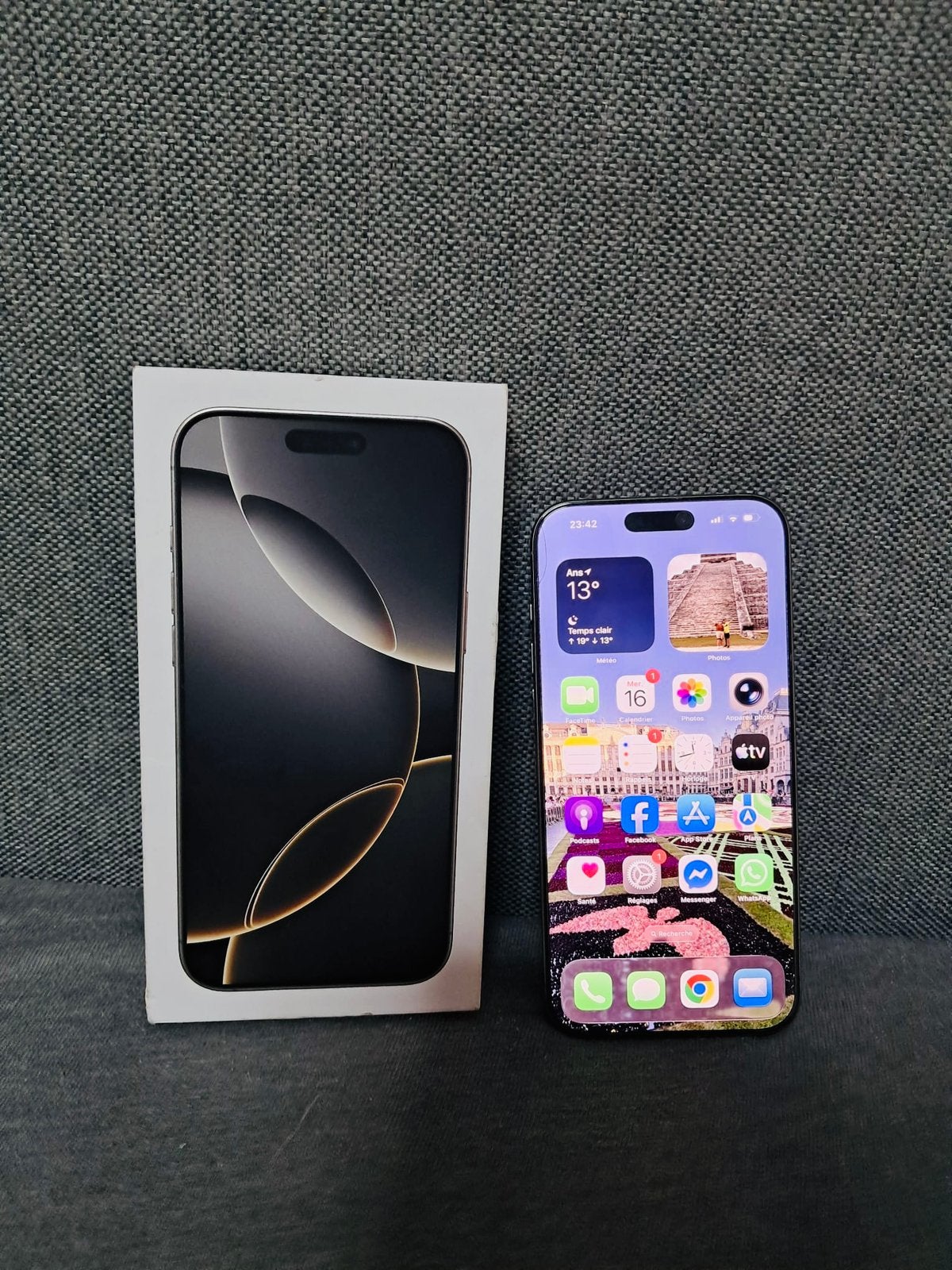 TE KOOP — iPhone 16 Pro Max 256GB —, Telecommunicatie, 88 %, IPhone 16 Pro Max, Zo goed als nieuw, Grijs