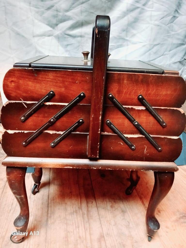 Ancienne travailleuse en bois - Boîte à couture vint, Hobby en Vrije tijd, Naaien en Fournituren, Ophalen