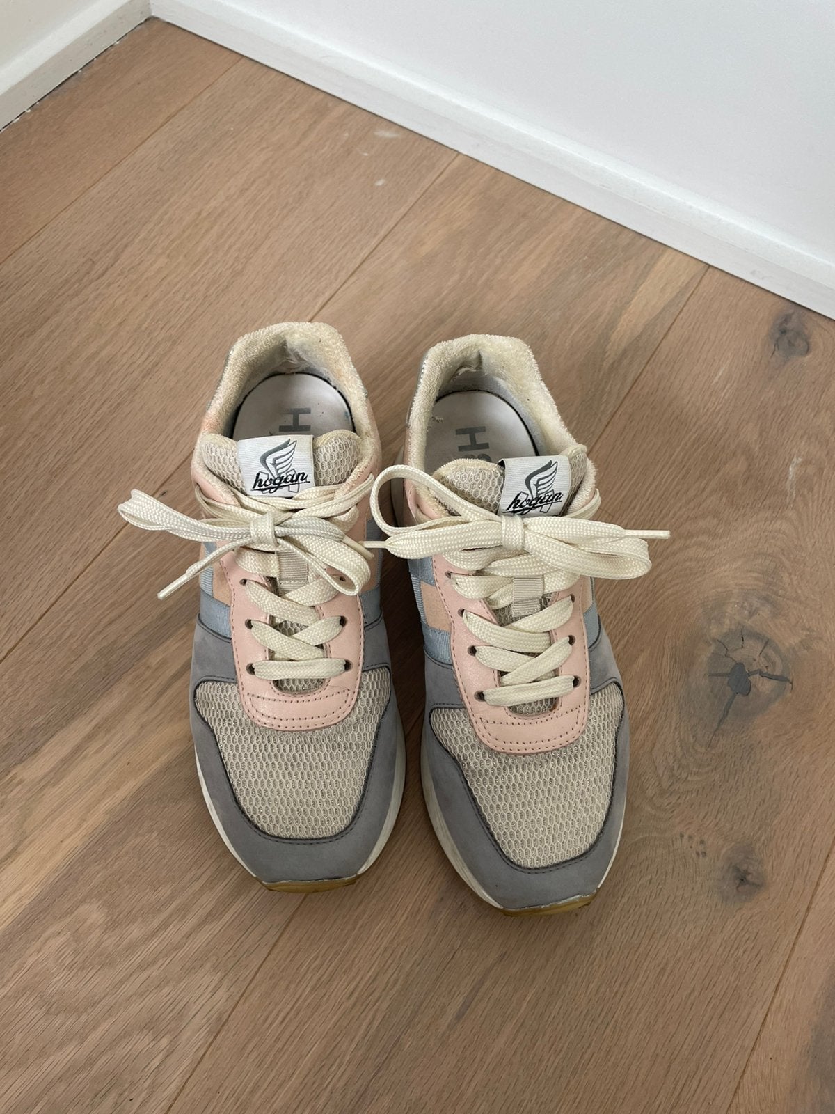 Hogan sneakers 37, Kleding | Dames, Schoenen, Ophalen of Verzenden, Zo goed als nieuw, Sneakers, Roze
