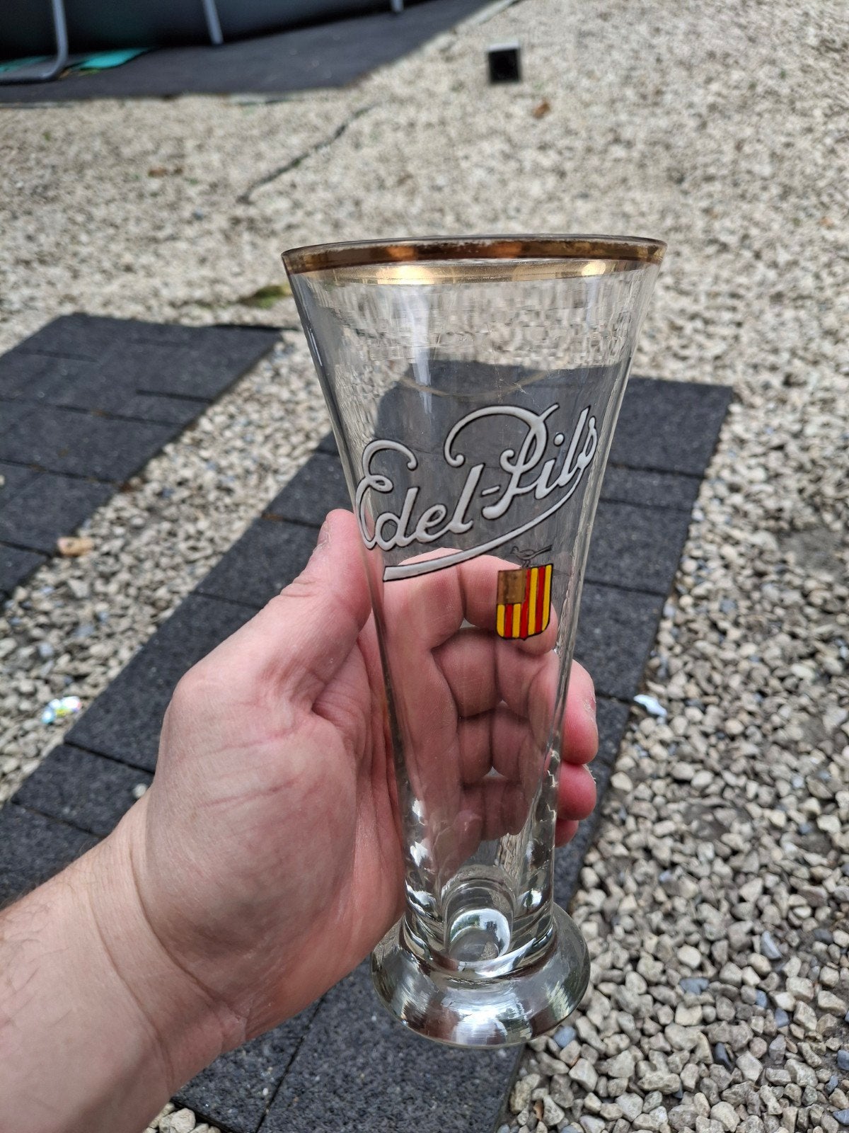 Oud email bierglas edel pils van milders geel, Verzamelen, Ophalen of Verzenden