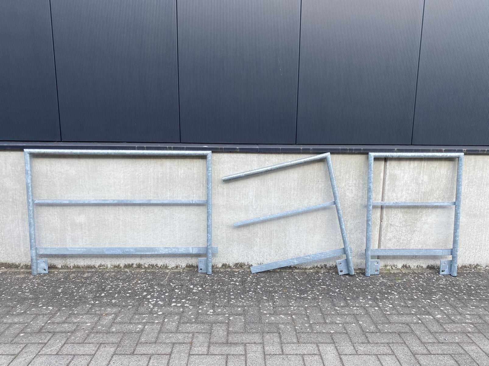 Balustrades leuningen borstwering gegalvaniseerd, Ophalen, Zo goed als nieuw