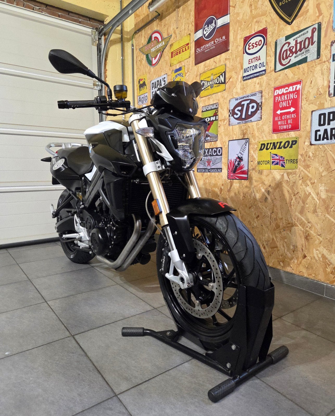 Belle Bmw F800R ! *Inspection et garantie*, Motos, ABS, Permis Moto A, Entreprise, Occasion