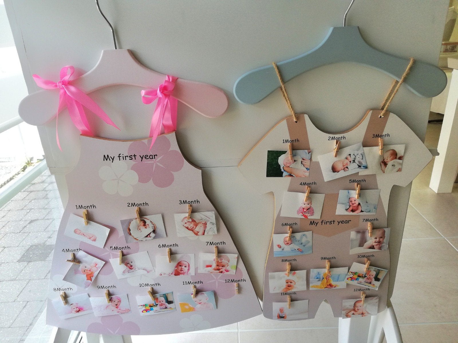 2 nieuwe houten kleding 'my first year'12€ stuk, Kinderen en Baby's, Ophalen