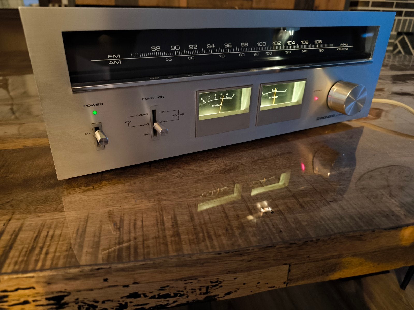 Pioneer TX-606 AM/FM Stereo Tuner (1978-1979)
AM/FM Stereo T, Audio, Tv en Foto, Ophalen of Verzenden