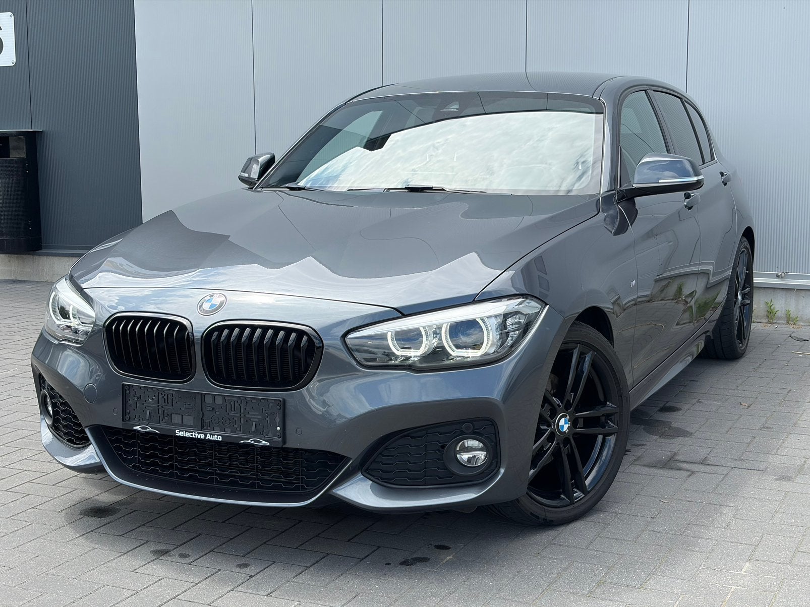 BMW 120i M Sport • PALETTE • H&K • GPS PRO, Autos, Cuir, Argent ou Gris, Achat, Entretenue par le concessionnaire