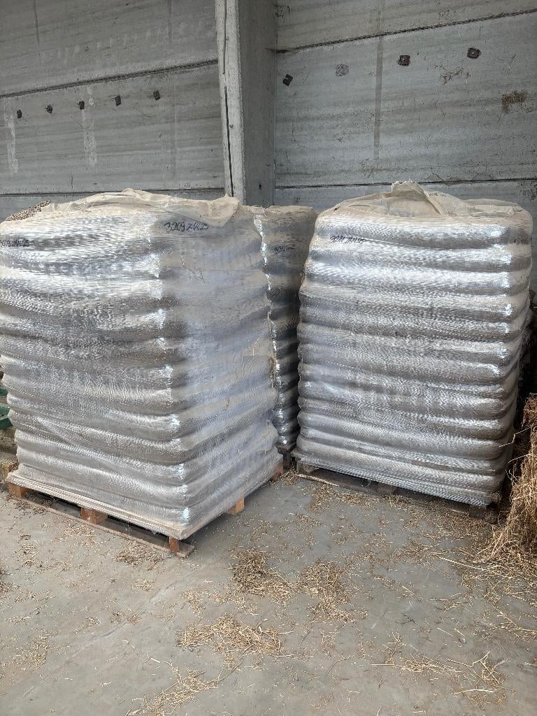 Tarwestropellets, 363 zakken (5.5 palleten)