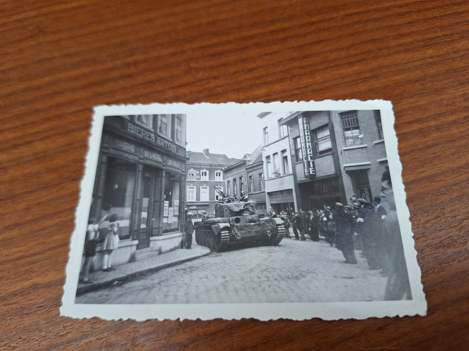photo 1944 Leuze place Thank libération, Foto