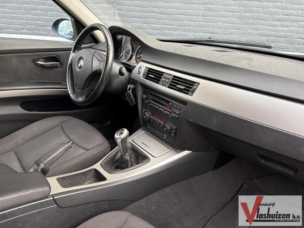 BMW 320 3-serie Touring 320i | € 1.450,- NETTO! | Climate |, Bedrijf, Zilver of Grijs, 182 g/km, 3 Reeks