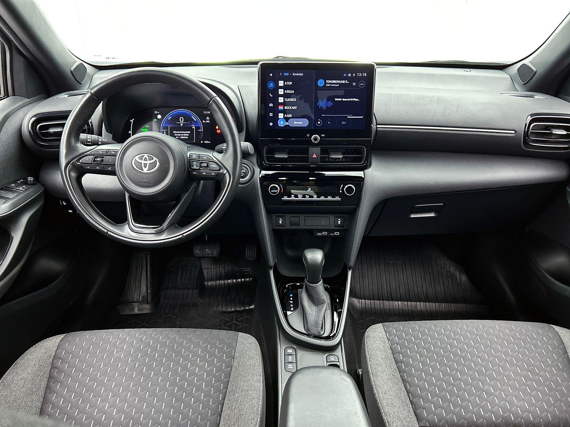 Toyota Yaris Cross 1.5 VVT-ie Hybrid 85kW Dynamic Plus CVT |, Auto's, Dealer onderhouden, Stof, Gebruikt, 750 kg