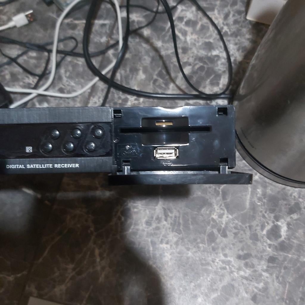 Appareil pour satellite, Musique & Instruments, DJ sets & Platines, Enlèvement