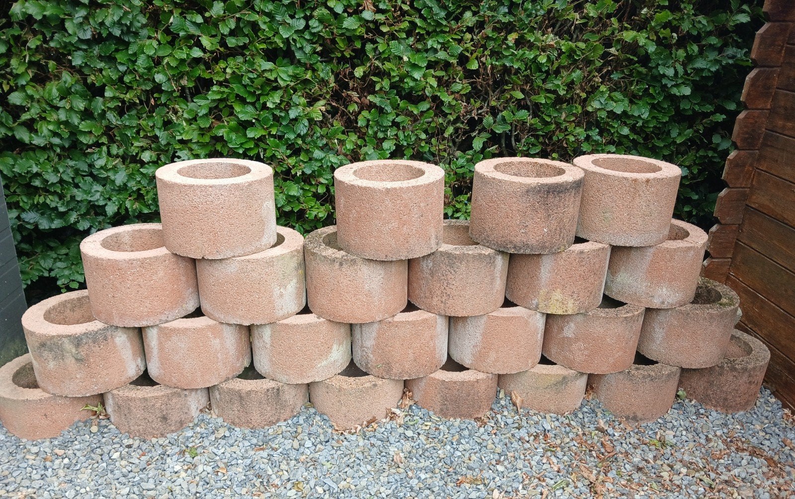 25 blocs jardinières en béton.
150 euros pour l ensemble ou, Jardin & Terrasse, Enlèvement, Béton