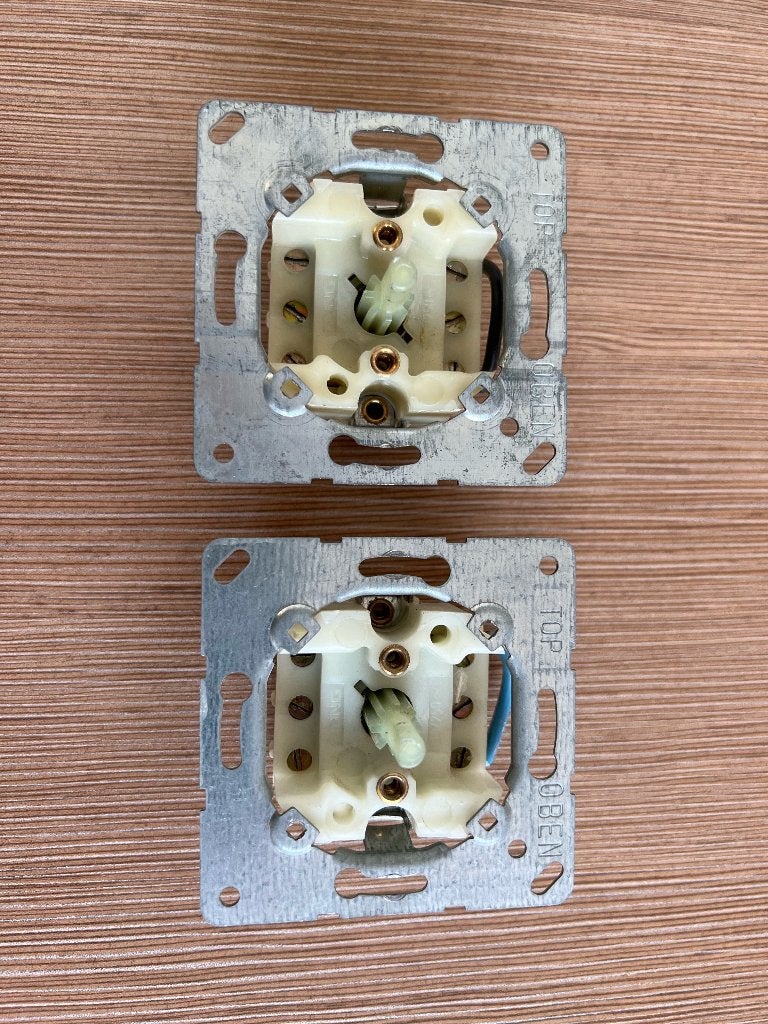 2x Jung 1234.20 draaischakelaar voor zonnewering of jaloezie, Ophalen of Verzenden, Gebruikt, Jung, Schakelaar